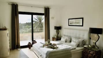 4 quartos, Wi-Fi de cortesia, roupa de cama