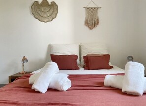 1 habitación, tabla de planchar con plancha, wifi y ropa de cama 
