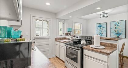 Sleeps 5, 3 Queen Beds, Centrally Located, Near Downtown KC & County Club Plaza