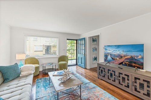 Sleeps 5, 3 Queen Beds, Centrally Located, Near Downtown KC & County Club Plaza