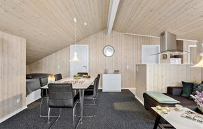 Dining - Cozy home in Frørup with kitchen (Frørup)