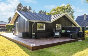 Outdoor dining - Cozy home in Frørup with kitchen (Frørup)