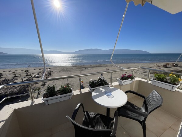 Outdoor dining - SeaView Apartment Rental Vlore (Vlorë)