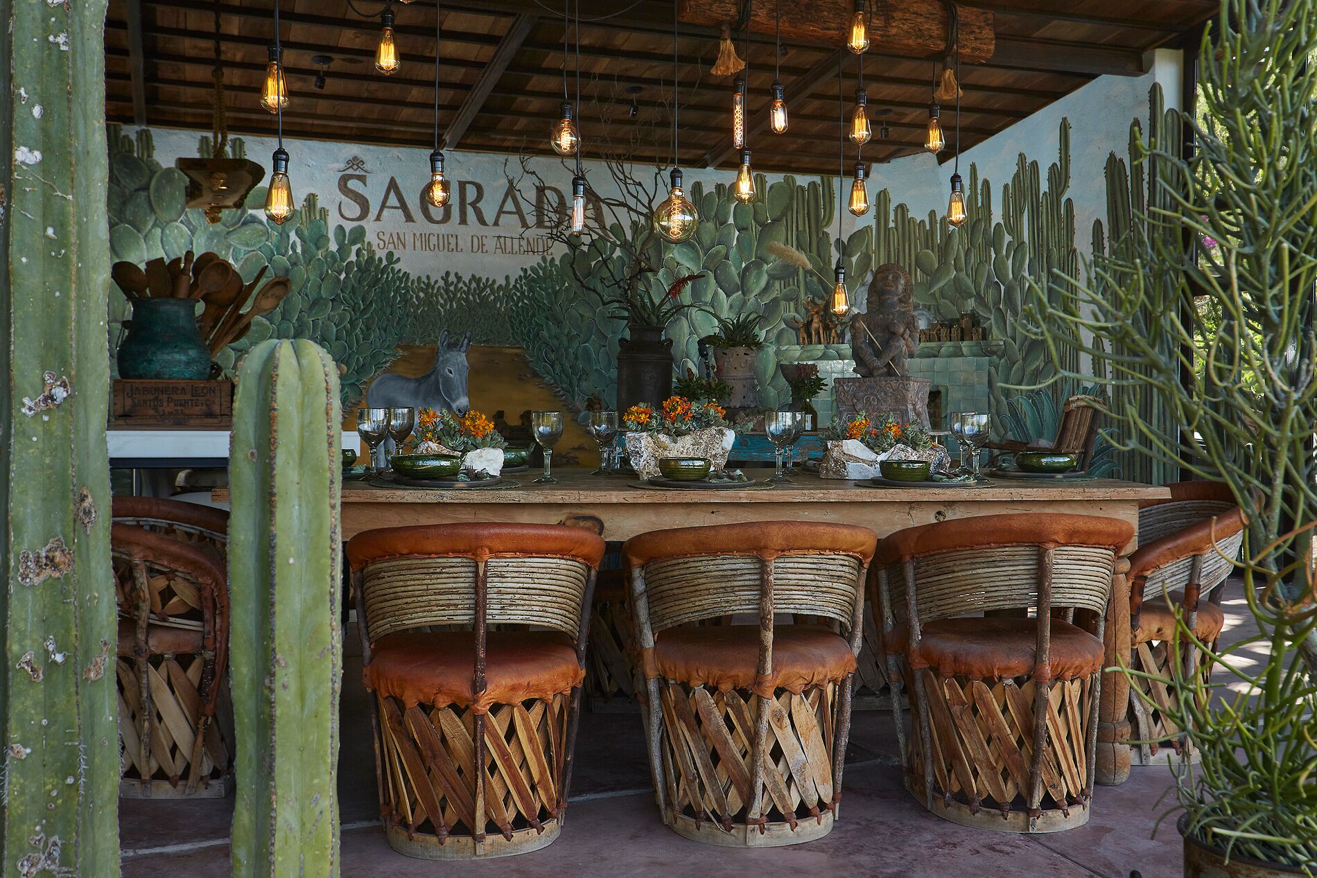 Desayuno con opciones de la cocina local incluido todos los días 