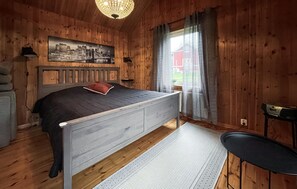 2 bedrooms, travel cot, free WiFi