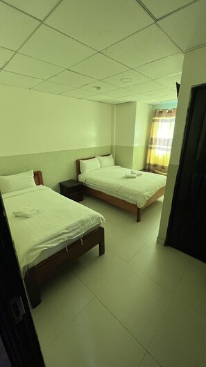 Basic Triple Room | Iron/ironing board, free WiFi, bed sheets - Residencial Cristina (Bocas del Toro)