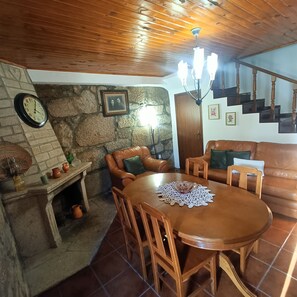 Interior - Quinta das Amendoeiras Situada na Aldeia Histórica de Marialva, a 7 Km da Mêda (Meda)