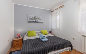 2 Schlafzimmer, Reisekinderbett, kostenloses WLAN, Bettwäsche