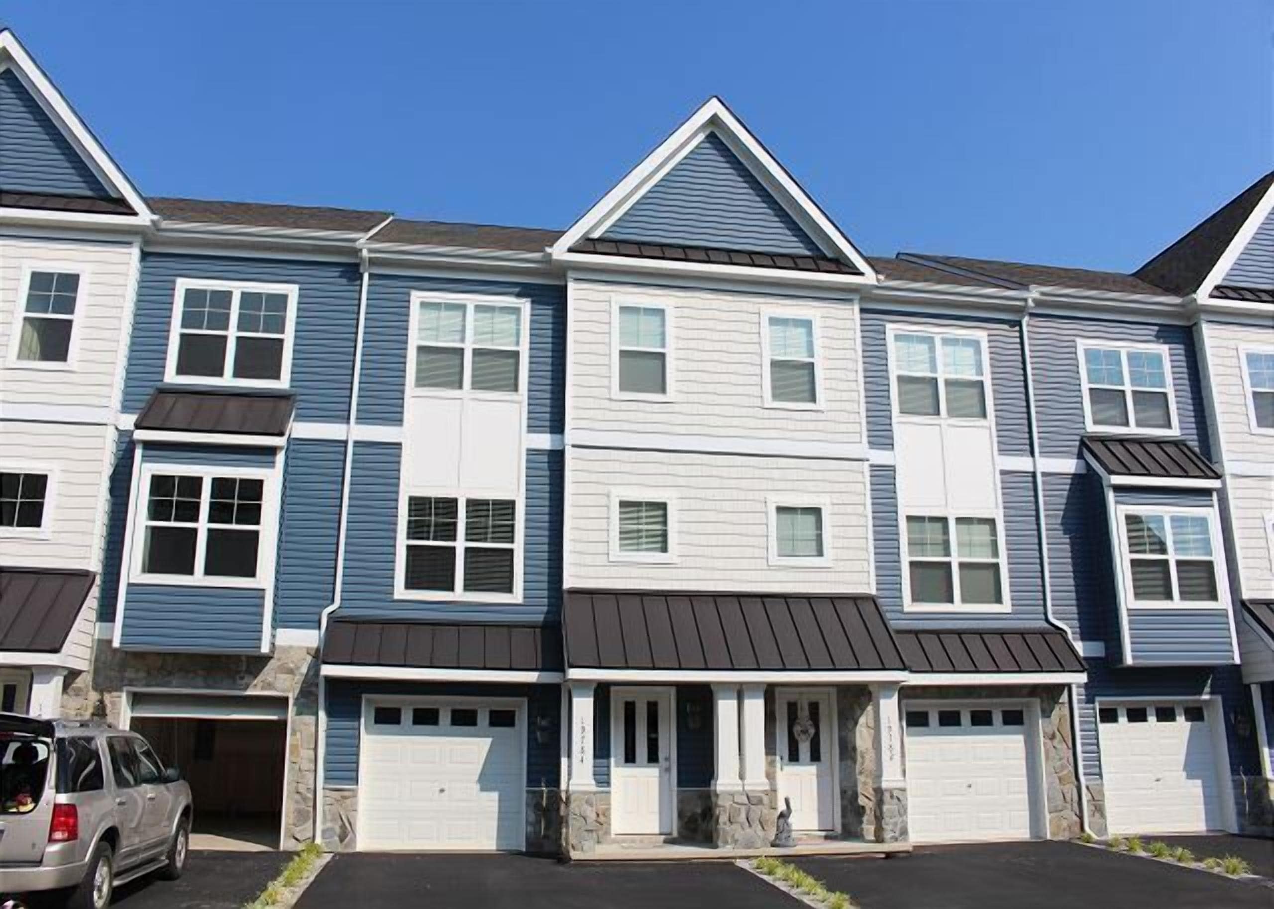 Townhome in impeccable condition in the Rehoboth Crossing community