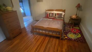 1 多间卧室、上网接入、床单