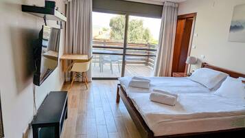 5 bedrooms, free WiFi, bed sheets
