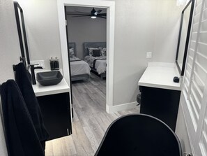 4 chambres, fer et planche à repasser, Wi-Fi gratuit, draps fournis