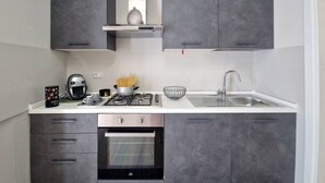 Private kitchen - [150 meters from the sea] Climate Court WiFi Relaxation (Porto Sant'Elpidio)