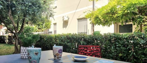 屋外ダイニングエリア