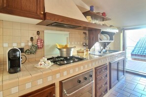 Private kitchen - [Private Terrace] Bright Air-conditioned Dwelling (Porto Sant'Elpidio)