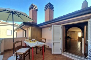 Outdoor dining - [Private Terrace] Bright Air-conditioned Dwelling (Porto Sant'Elpidio)