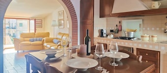 [Private Terrace] Bright Air-conditioned Dwelling