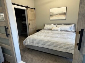 1 bedroom, iron/ironing board, free WiFi, bed sheets - Peninsula Point | Cozy Lakefront Condo 2BR, 1BA (Montague)