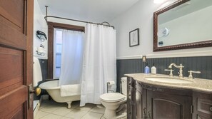 Toallas, jabón, champú y papel higiénico