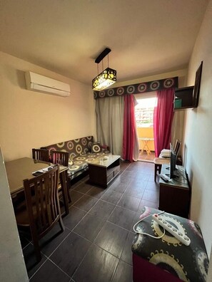 Apartemen Basic, pemandangan kolam renang | Area keluarga