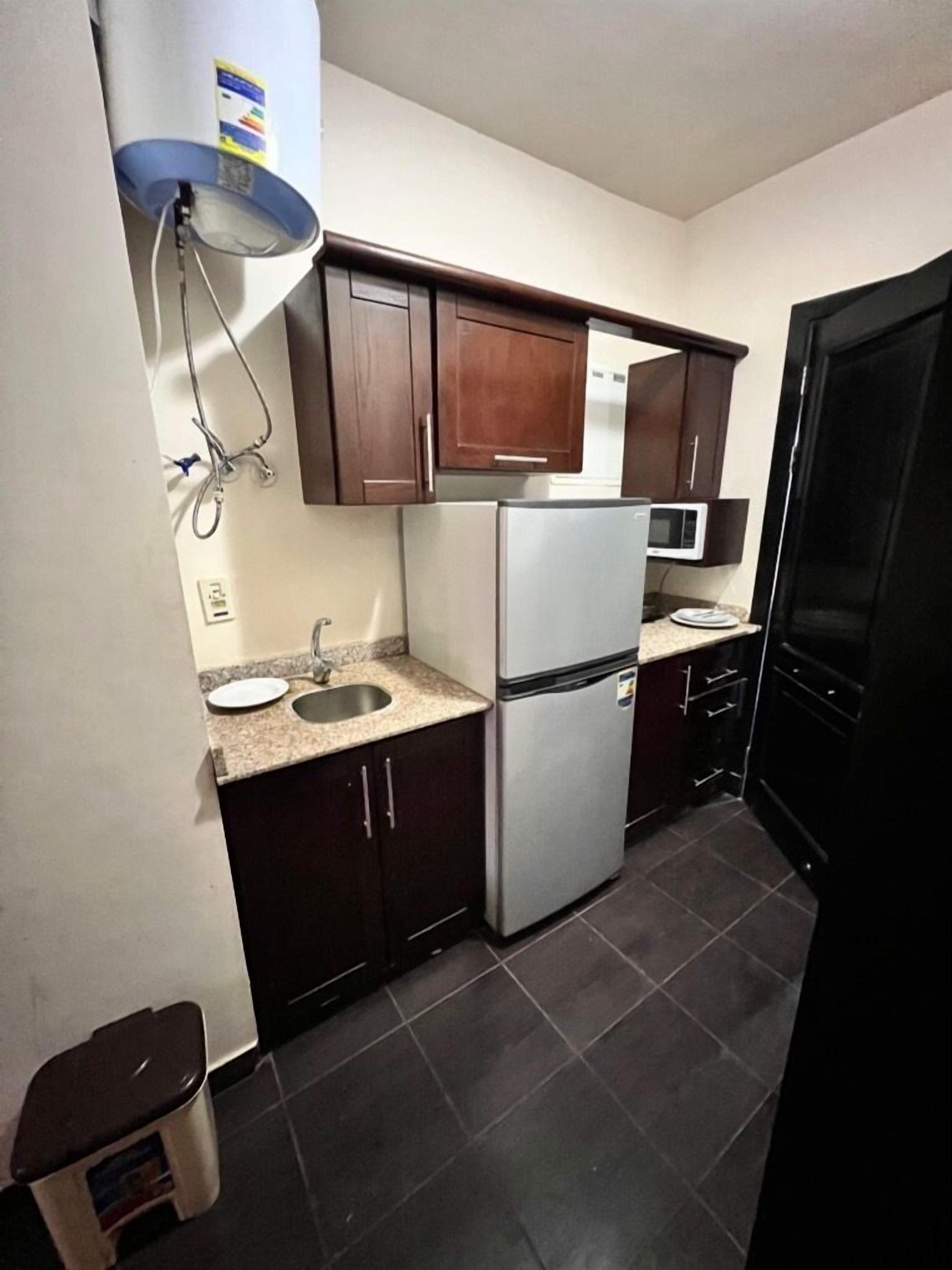 Full-sized fridge, microwave, dishwasher