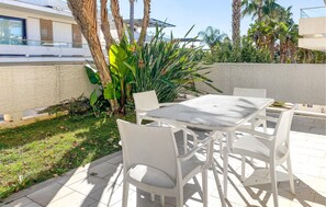 Outdoor dining - Awesome home in Marina di Ragusa (Marina di Ragusa)
