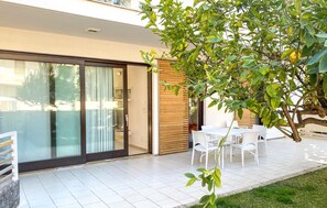 Outdoor dining - Awesome home in Marina di Ragusa with WiFi (Marina di Ragusa)