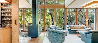 Hidden Creek House near Downtown SLO. Family Sized!