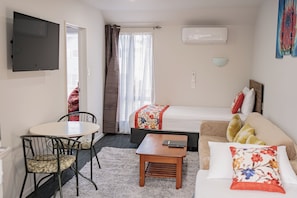 Individually furnished, desk, iron/ironing board, free WiFi - Samhil Motor Lodge (Christchurch)
