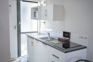 Deluxe Quadruple Room | Private kitchen | Mini-fridge, microwave, electric kettle, toaster