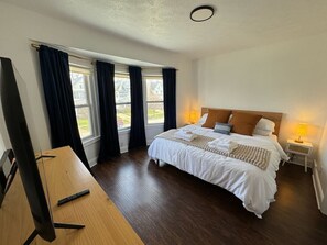 4 Schlafzimmer, Schreibtisch, Bügeleisen/Bügelbrett, Reisekinderbett