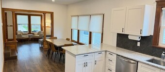 Chic Remodel Sleep 8  Walk to Bars/Food, 10 min to DT