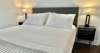 Chic Remodel Sleep 8 Walk to Bars/Food, 10 min to DT