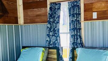 1 bedroom, bed sheets