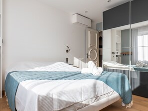 2 bedrooms, iron/ironing board, WiFi, bed sheets - Bright 2bedroom apartment 15min walk to the Palais (Cannes)