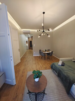 2 室のベッドルーム、デスク、アイロン / アイロン台、WiFi (無料)