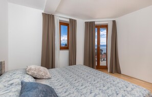 3 bedrooms, iron/ironing board, travel cot, free WiFi - 3 bedroom stunning apartment in Lovran (Lovran)