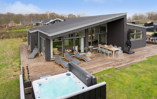 Nice home in Haderslev with kitchen