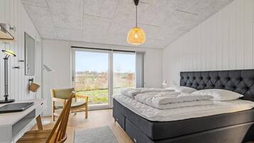 4 bedrooms, travel cot, free WiFi