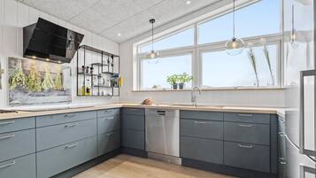 Køleskab, ovn, kogeplade, opvaskemaskine