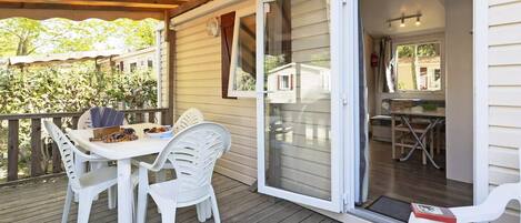 تناول الطعام بالخارج