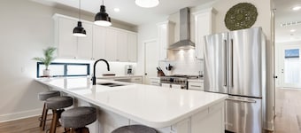 Modern Bentonville farmhouse townhome-3BR/3BA sleeps 6. Walk, bike or drive to Downtown Bentonville!