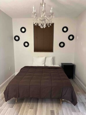 2 bedrooms, desk, WiFi, bed sheets - Soho Haven (Tampa)