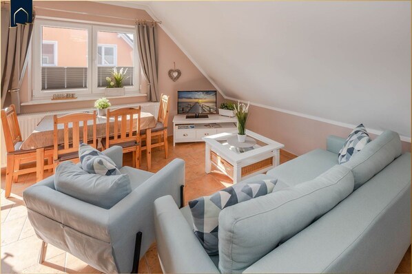 TV, stereo - Ferienwohnung Thurbruch - "moderne Ferienwohnung Thurbruch - Idyllisches Urlaubserlebnis auf Usedom" (Zirchow)