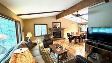 Smart TV, fireplace, DVD player