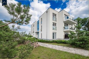 Unclassified image, 5 of 59, button