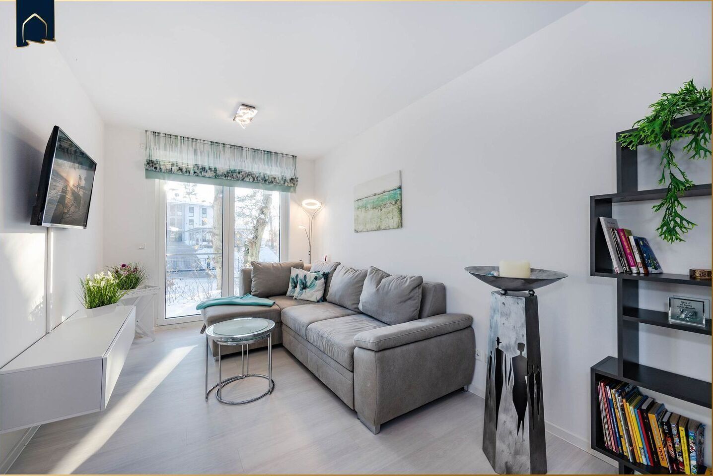 Fernseher, Tischtennisplatte, Stereoanlage