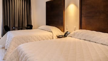 Kamar Double Basic | 1 kamar tidur, brankas, meja kerja, dan ruang kerja ramah laptop
