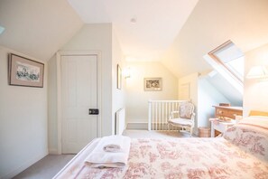 3 makuuhuonetta, silitysrauta/-lauta, Wi-Fi, vuodevaatteet