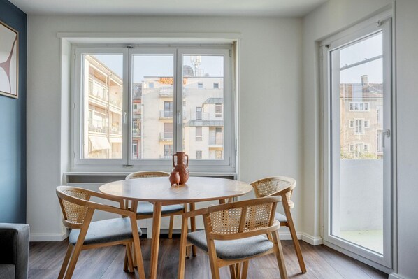 Dining - Sweet Iselin 2BR w/ Private W/D, 1 min to Market, by Blueground (Basel)